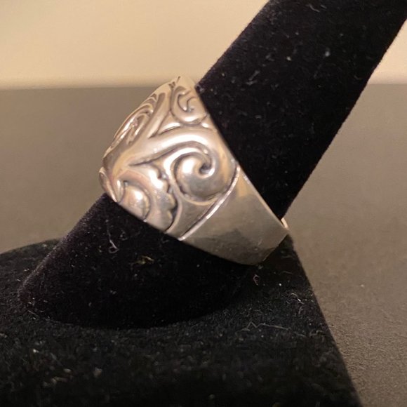 Sterling Silver Ring with Vine Pattern, Size 9.5 - Picture 3 of 5